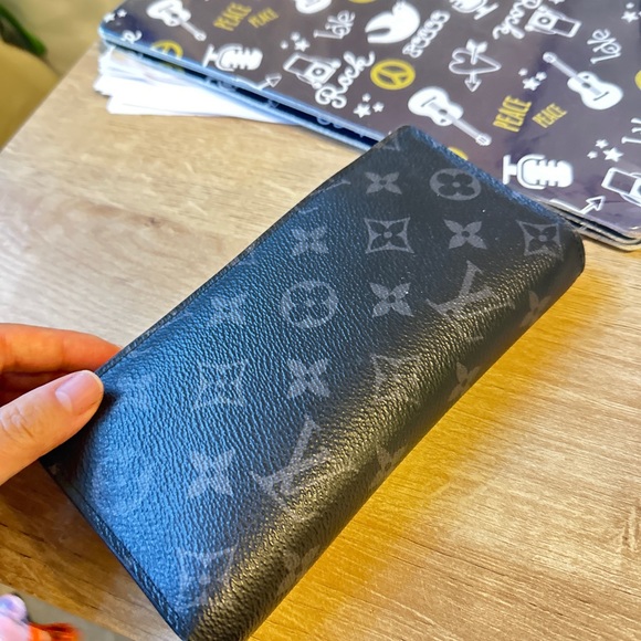 authentic LV men wallet - Picture 2 of 5